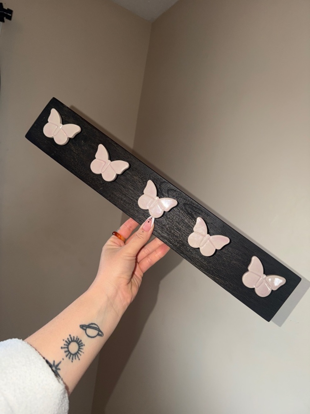 Wall-Mounted Black Wood Plaque with Pink Butterfly Accents Hooks
